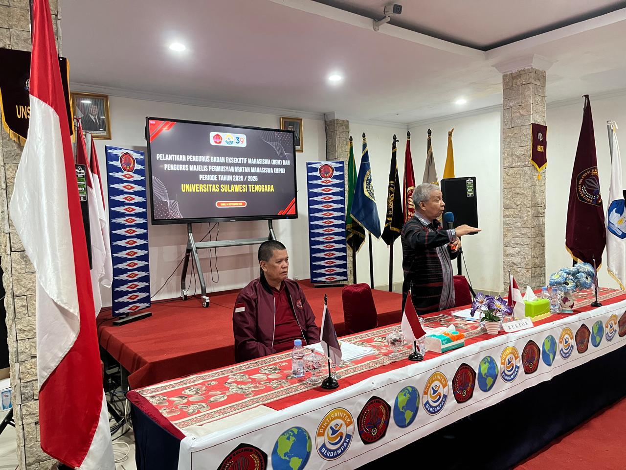 Lantik BEM dan MPM Unsultra, Rektor Prof Andi Bahrun Sebut Mahasiswa Harus Jadi Pemimpin Perubahan