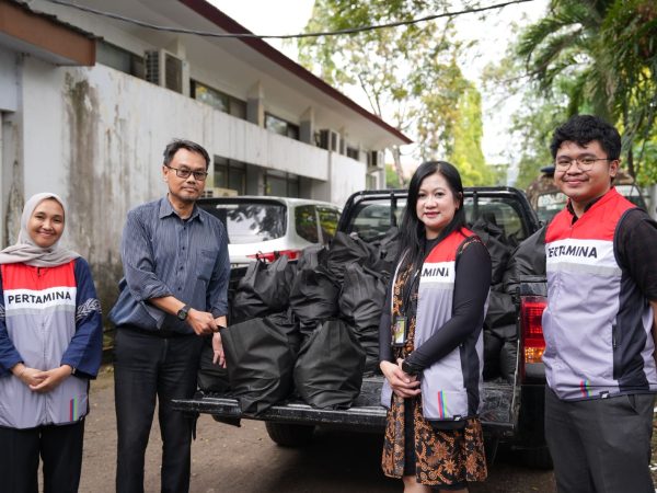 Pertamina Patra Niaga Sulawesi Salurkan Bantuan Ratusan Paket Sembako Jelang May Day 2026 di Sulawesi Selatan