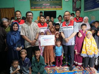 Pertamina Patra Niaga Regional Sulawesi Hadirkan Program Pertamina BERKAH bagi Anak Yatim di Makassar