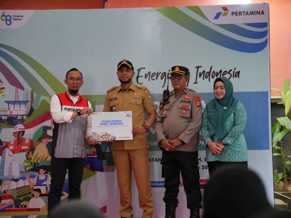 Pertamina Patra Niaga Regional Sulawesi Salurkan 1.000 Paket Sembako melalui Program Pasar Murah di Makassar