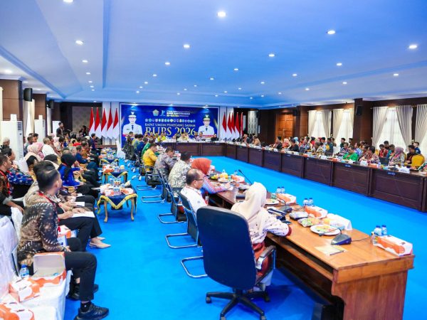 Wakil Wali Kota Kendari Hadiri RUPS BPR Bahteramas, Pemprov Sultra Siapkan Konsolidasi 12 BPR Jadi Satu Entitas