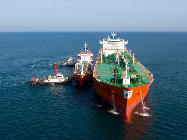 Pertamina Patra Niaga Regional Sulawesi Operasikan Perdana Ship to Ship Kolonodale, Perkuat Distribusi B50 di Kawasan Timur Sulawesi