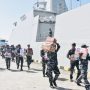 Dari Kendari untuk NTT, KRI Bung Hatta-370 Angkut Ribuan Paket Bantuan Kemanusiaan