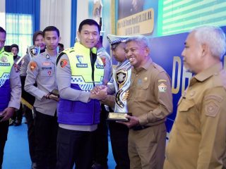 HUT Lalu Lintas ke-71, Ditlantas Polda Sultra Anugerahkan Lantas Award kepada Penggerak Keselamatan