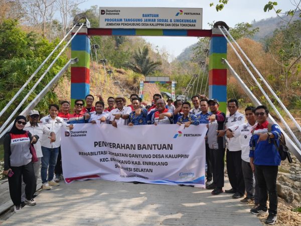 Langkah Warga Pegunungan Kini Semakin Aman, Pertamina Resmikan Rehabilitasi Jembatan Gantung Kaluppini di Enrekang