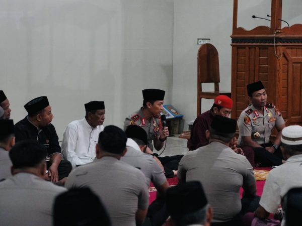 Subuh Keliling di Masjid An Nur, Kapolda Sultra Ajak Masyarakat Bersama Jaga Kamtibmas dan Berantas Narkoba