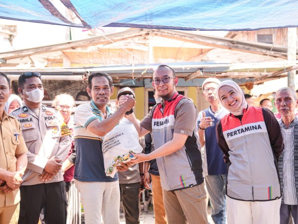 Pertamina Patra Niaga Regional Sulawesi Salurkan 2.000 Paket Sembako untuk Warga Prasejahtera